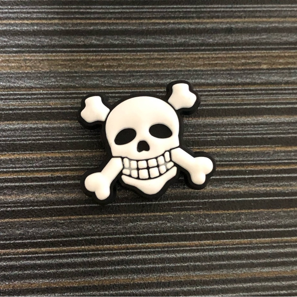 10/$13 Skull and Crossbones Shoe Charm